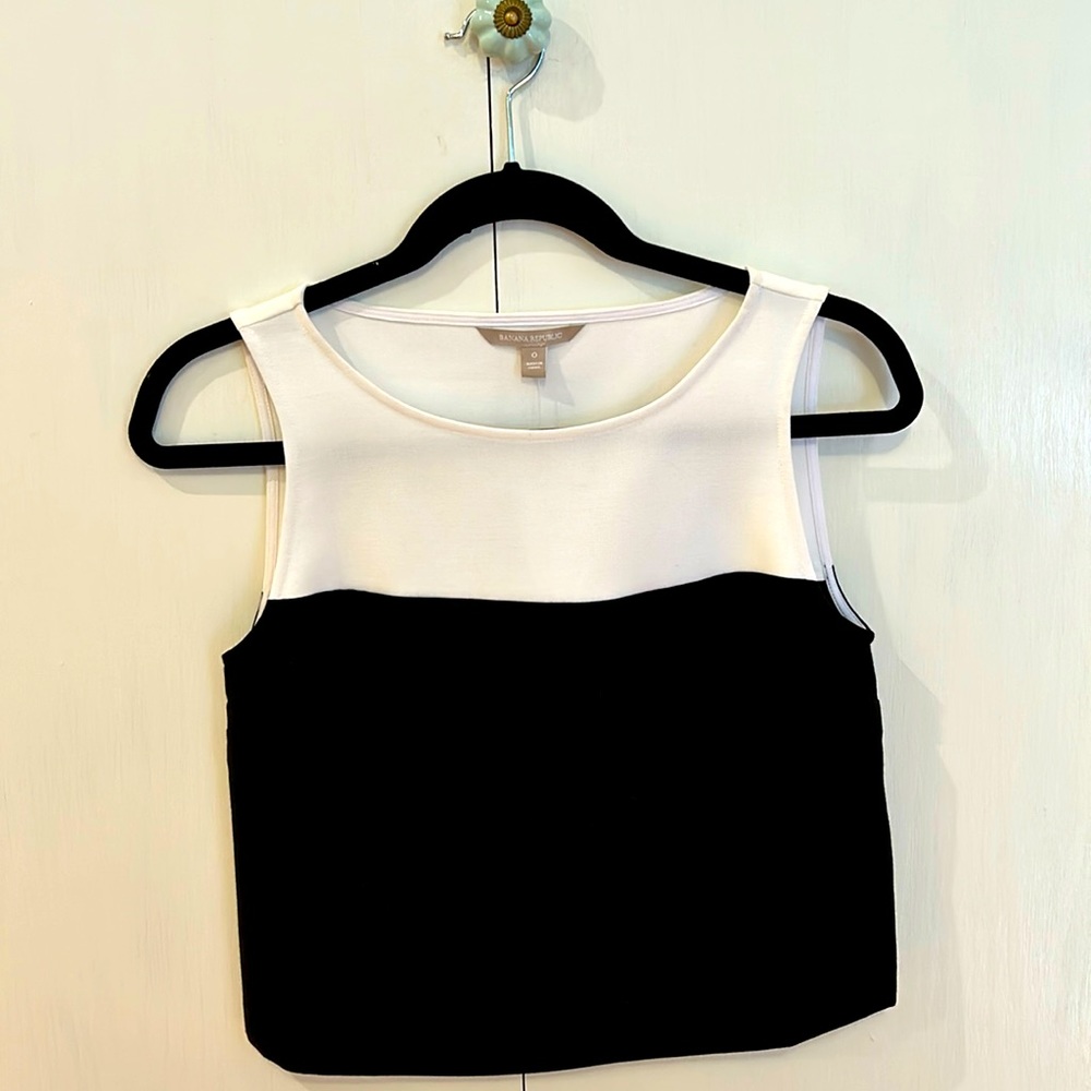NWT Banana Republic sleeveless cropped top